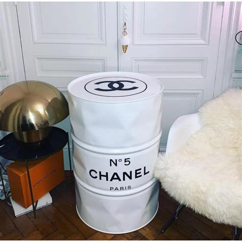 Customisation d'un baril (CHANEL) .